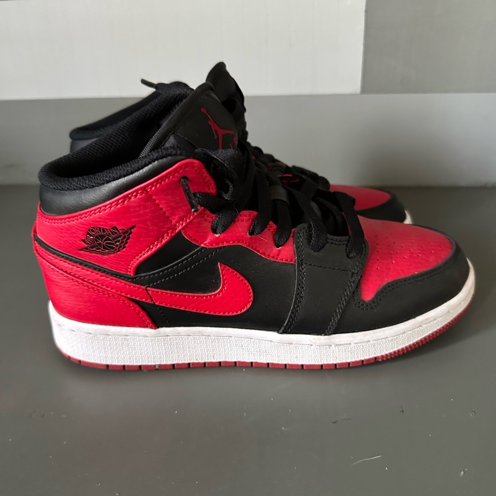Air Jordan 1 MID-